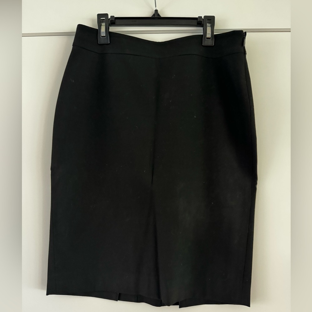 Timeless Ann Taylor black pencil skirt, size 4P.